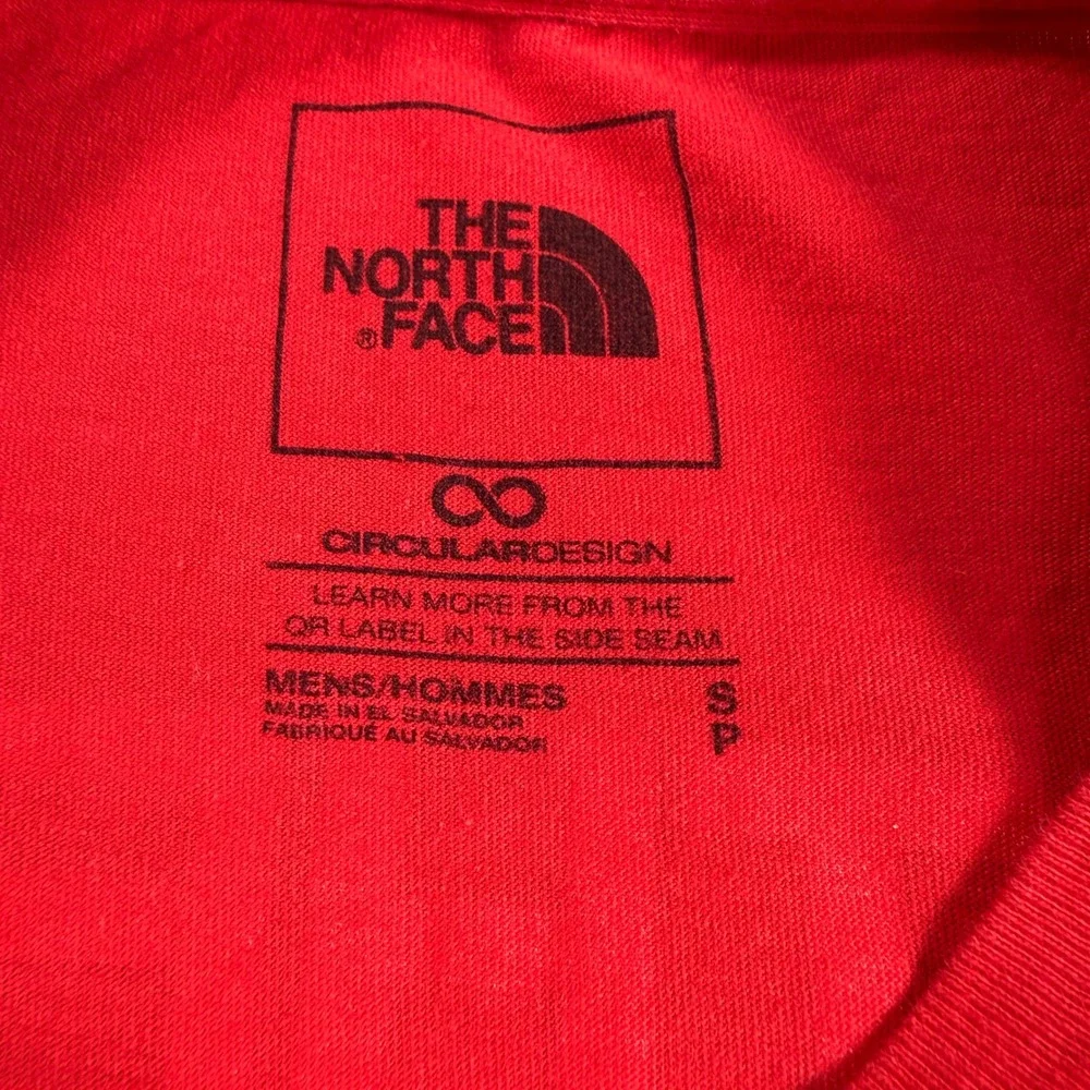 The North Face Mens Small Red Circular Design T-Shirt Never Stop Exploring